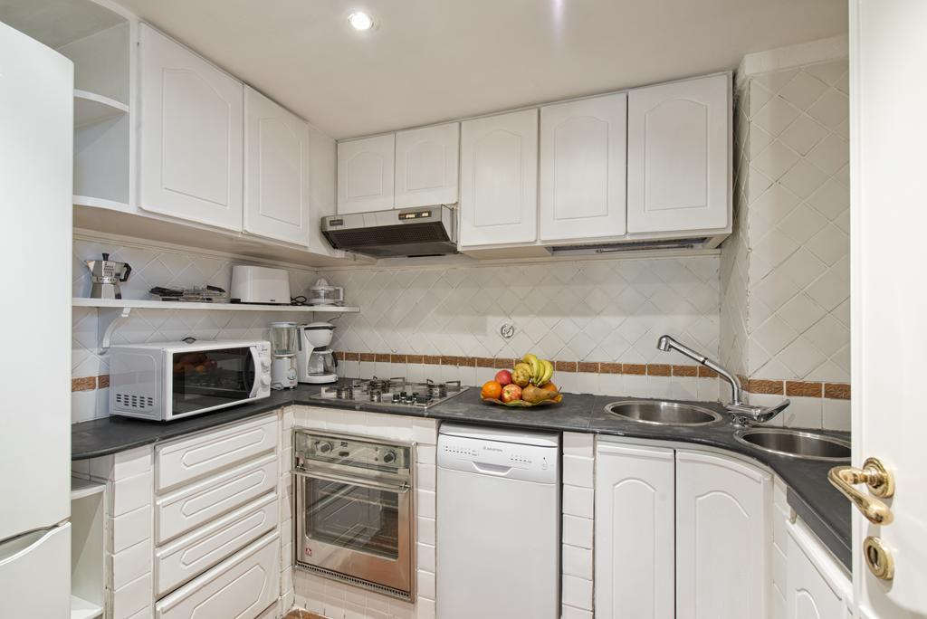 Pantheon Luxury Apartment Рим Номер фото